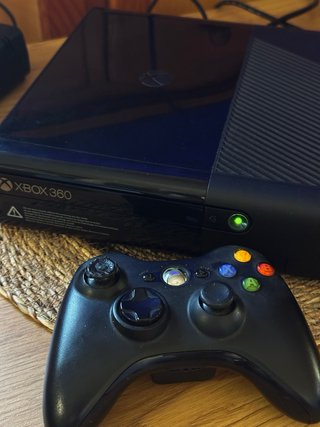 Xbox 360 E Negra 500g más 4 juegos