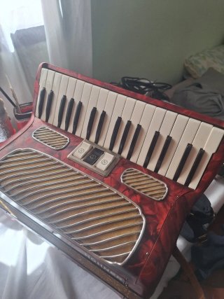 Acordeón Hohner Arietta 72 Bajos en perfecto estad