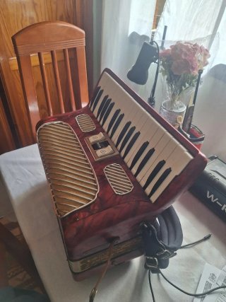 Acordeón Hohner Arietta 72 Bajos en perfecto estad