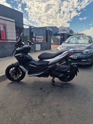 Aprilia SR GT 200 Maxi Scooter