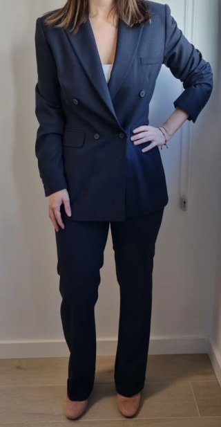Traje de mujer azul marino. Navy blue suit. Women