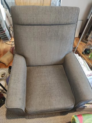 Sillón de tela gris