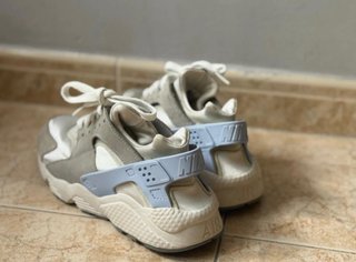Zapatillas Nike Huarache Blancas y Grises