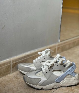 Zapatillas Nike Huarache Blancas y Grises