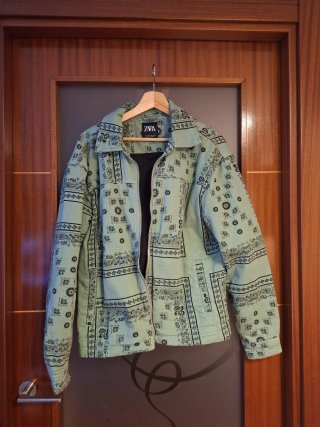Cazadora Estampada Zara Talla M