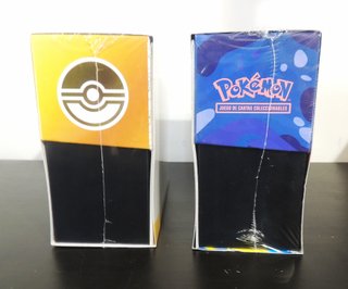 Caja Entrenador Élite Pokémon 30 Aniversario y Cao