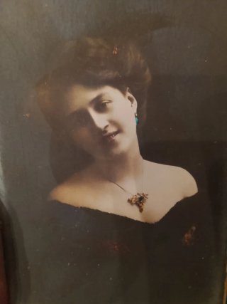 Cartolina d'epoca con ritratto femminile