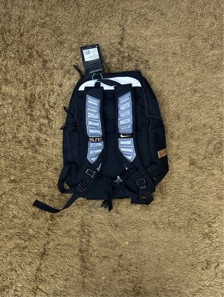 Mochila Nike Elite negra y Dorada