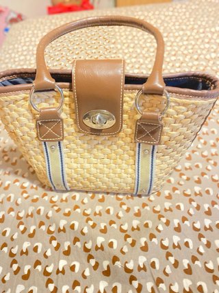 Bolso de mano trenzado beige y marrón