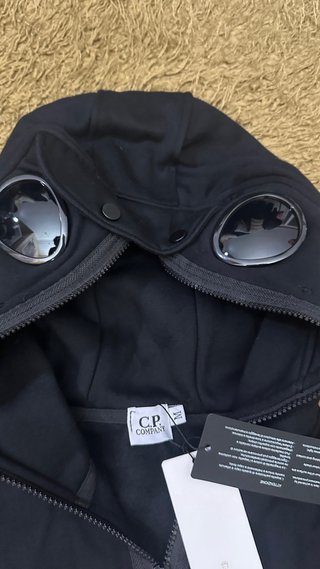 Sudadera CP Company cremallera negra talla M