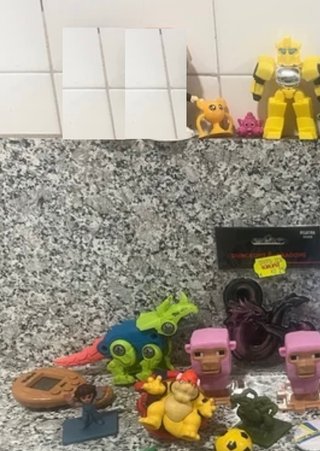Lote de 35 figuras y juguetes variados