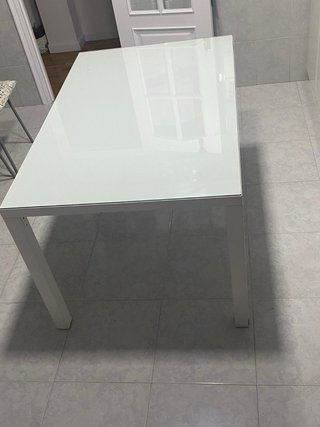Mesa de comedor blanca cristal y metal