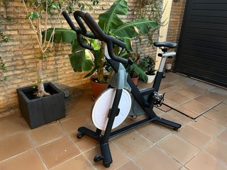 Bicicleta estática profesional