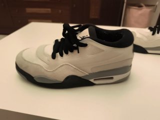 Nike Air Jordan 4 RM Blancas y Negras