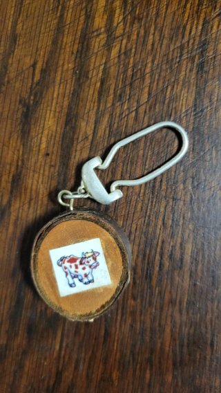 Portachiavi in legno con design mucca