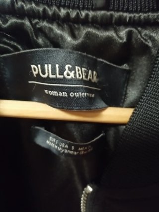 Chaquetón corto negro Pull&Bear