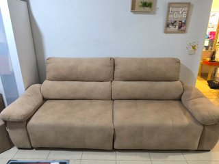 Sofá beige de tela casi nuevo