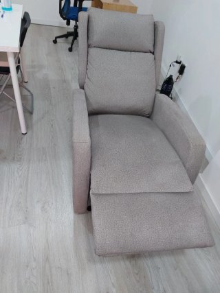 Sillón reclinable de tela beige
