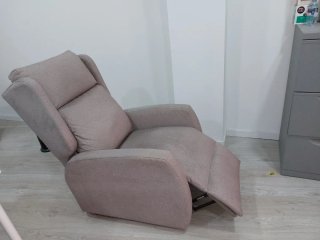 Sillón reclinable de tela beige