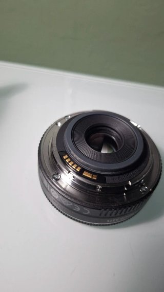 Objetivo Canon EF-S 24mm f/2.8 STM
