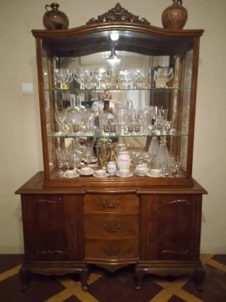 Figura religiosa trono esfera corona