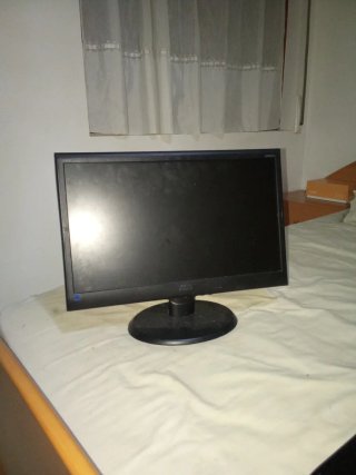 Pantalla AOC Negra - 1 Mes de Uso