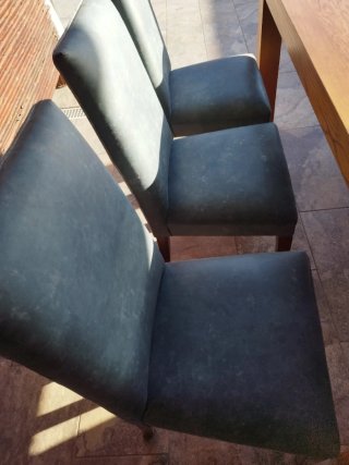 Mesa y 4 Sillas Comedor Madera y Piel