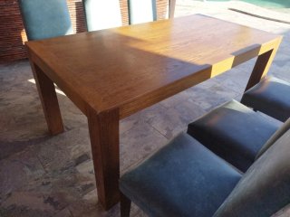 Mesa y 4 Sillas Comedor Madera y Piel