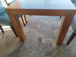Mesa y 4 Sillas Comedor Madera y Piel