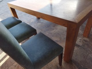 Mesa y 4 Sillas Comedor Madera y Piel
