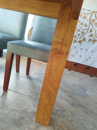Mesa y 4 Sillas Comedor Madera y Piel