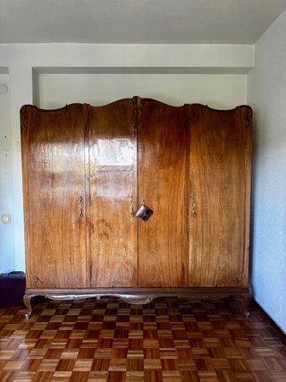 Armario clásico de madera maciza de 4 puertas