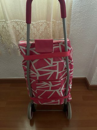 Carro de la compra rosa y blanco