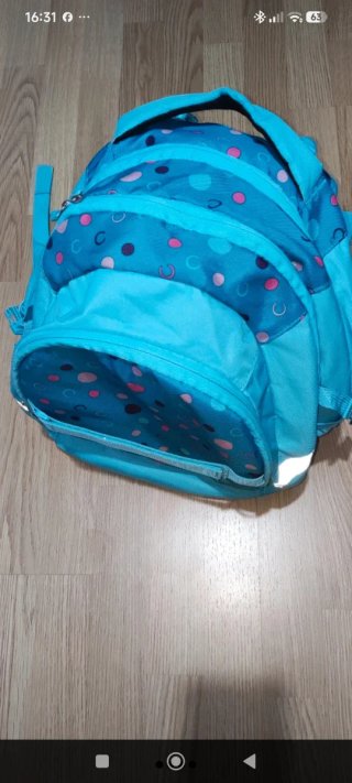 Mochila escolar y estuche con círculos