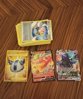 Lote 67 Cartas Pokémon Reinado Escalofriante