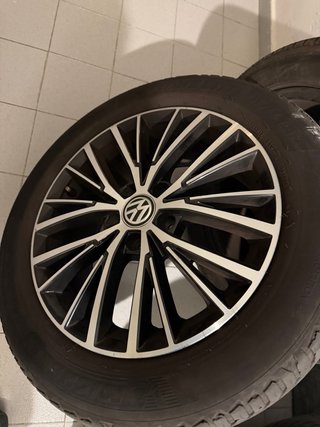 4 Llantas Volkswagen con Neumáticos 215/55. R 17