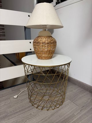mesilla redonda de dormitorio