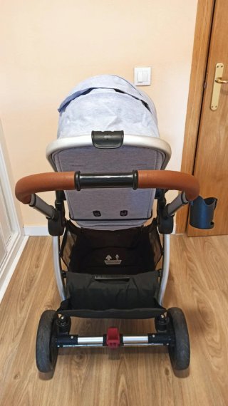 Carrito de bebé + cuco (dos capotas) Mompush