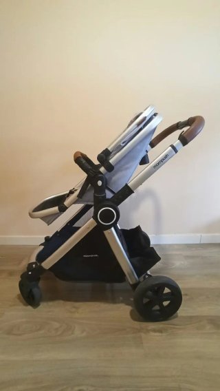 Carrito de bebé + cuco (dos capotas) Mompush