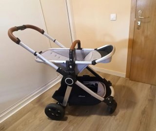 Carrito de bebé + cuco (dos capotas) Mompush