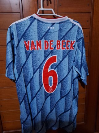 2 Camisetas de Fútbol: Ajax y AC Milan