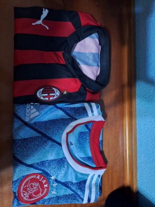 2 Camisetas de Fútbol: Ajax y AC Milan