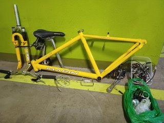 Bicicleta Marin desmontada