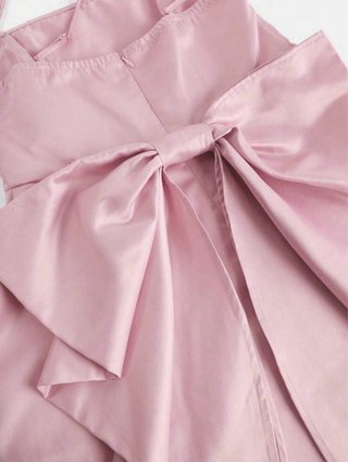 Vestido Corto de Satén Rosa con Lazo