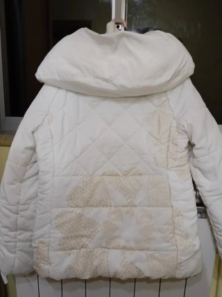Chaqueta Desigual Beige y Blanca