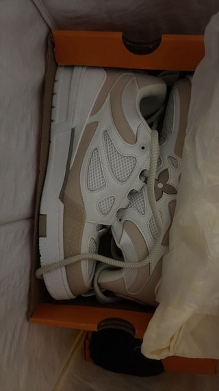 Louis Vuitton Zapatillas Beige y Blancas