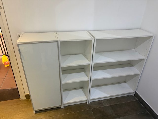Set di Scaffali Bianchi