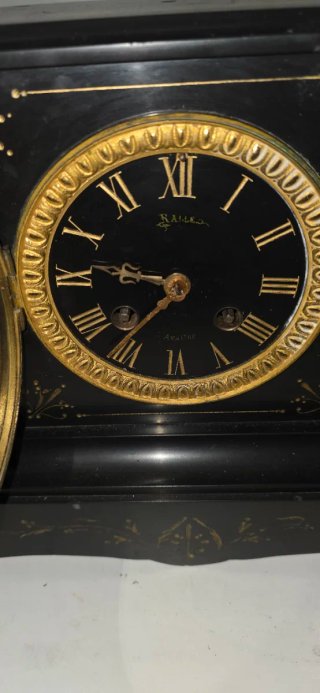 Orologio da tavolo in marmo