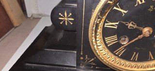 Orologio da tavolo in marmo
