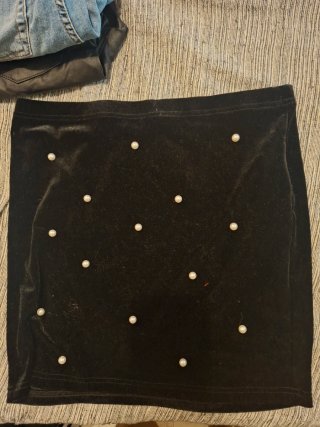 Falda de Terciopelo Negra con Perlas Talla XL